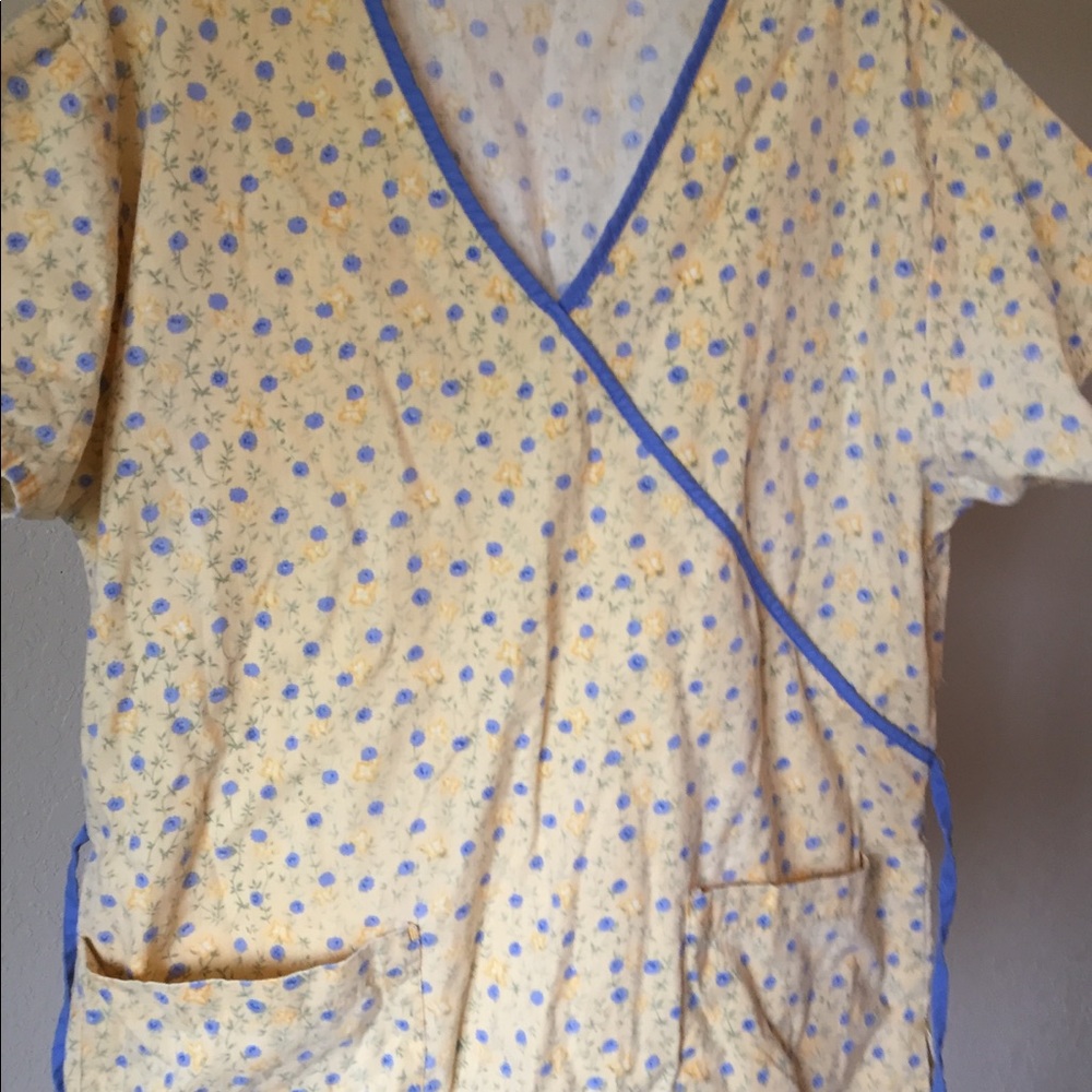 Med Gear Yellow Blue Women’s Scrub Top MED